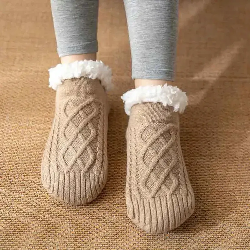 FLEECE-LINED CLOUD SLIPPERS