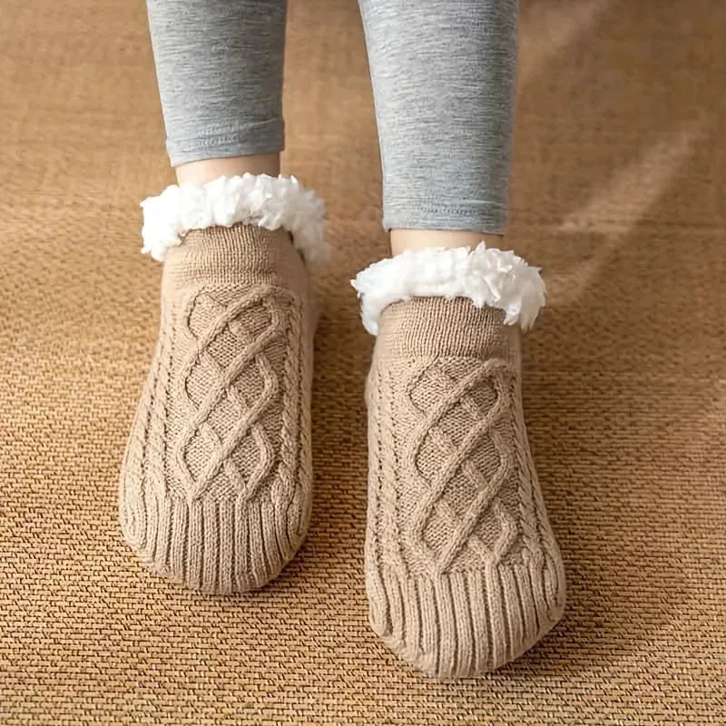FLEECE-LINED CLOUD SLIPPERS